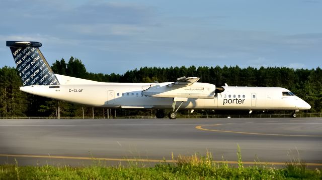 de Havilland Dash 8-400 (C-GLQF)