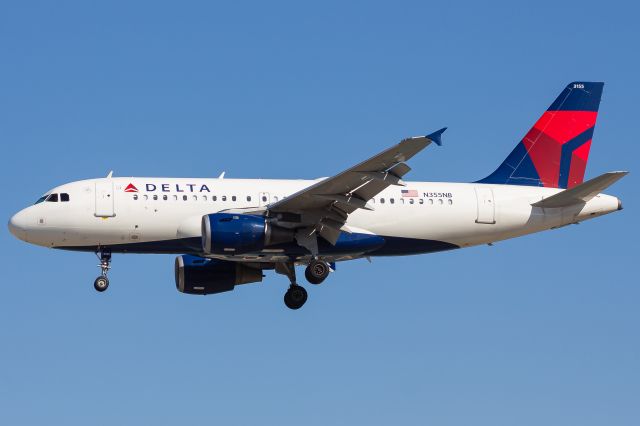 Airbus A319 (N355NB)