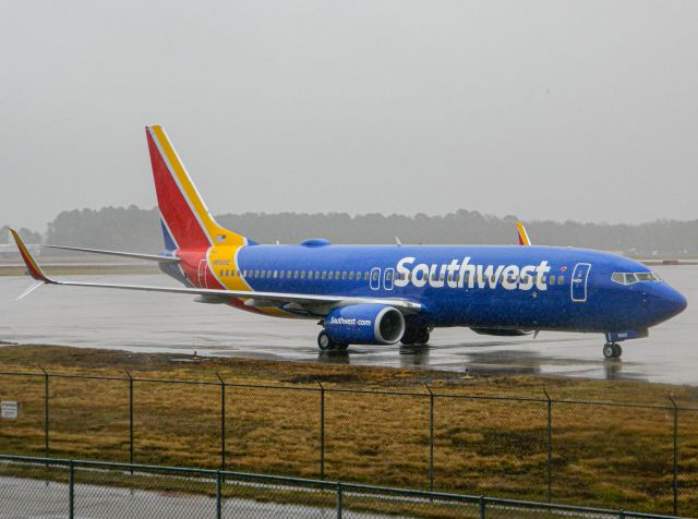 Boeing 737-800 (N8569Z)