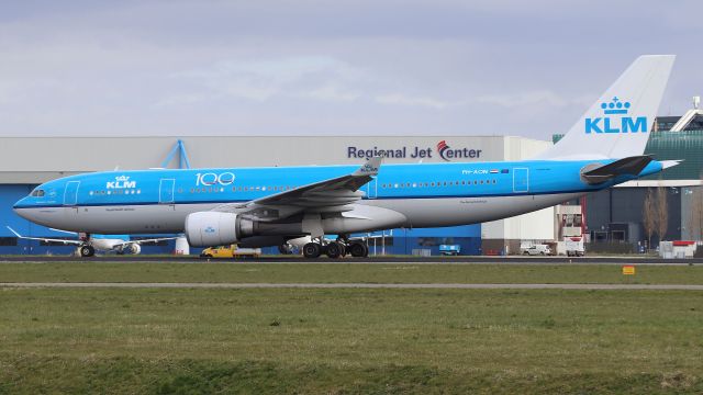 — — - Parking at Coronaline up 36R.