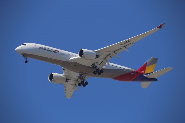 Airbus A350-900 (HL8361)