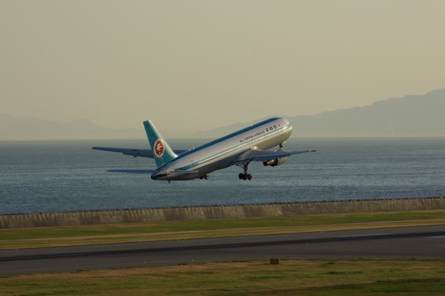 BOEING 767-300 (JA602A)