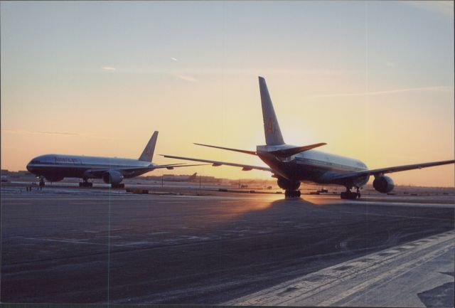 Boeing 777-200 —