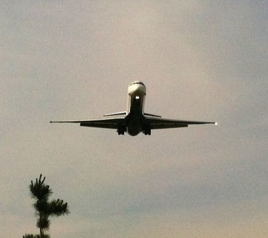 McDonnell Douglas MD-88 — - River Visual to RWY19.