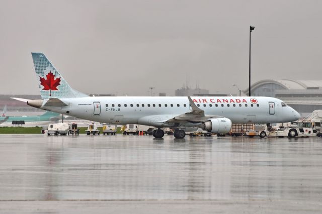 Embraer ERJ-190 (C-FHJU)