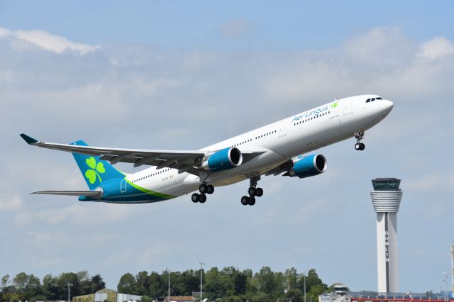 Airbus A330-300 (EI-EIN) - May 27, 2020 . EIN airborne off runway 10.