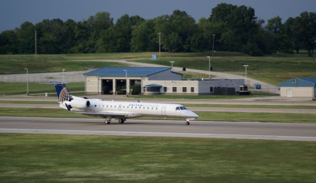 Embraer ERJ-145 (N27200)