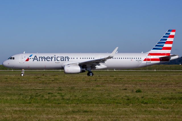 Airbus A321 (N122NN)