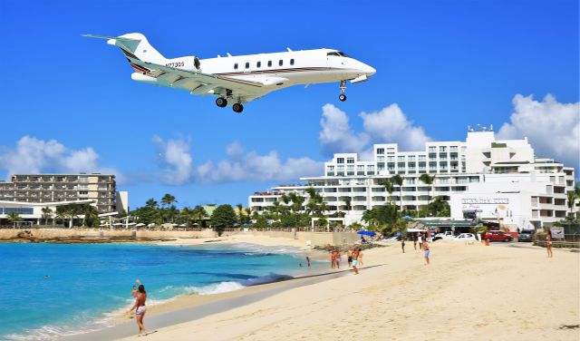 Canadair Challenger 350 (N773QS)