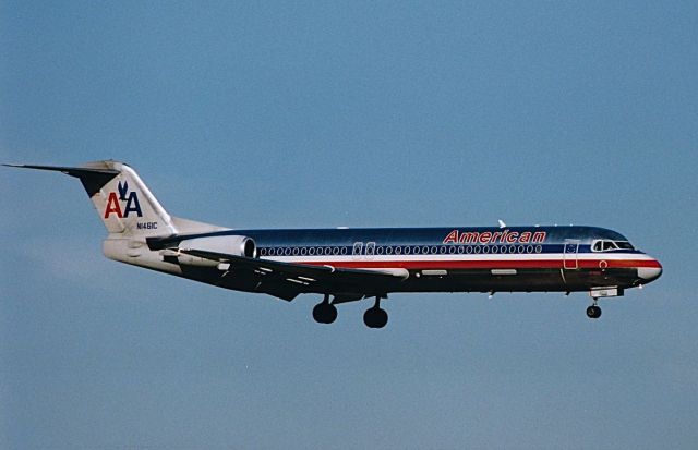 Fokker 100 (N1461C) - American Airlines F-100  landing at KDFW