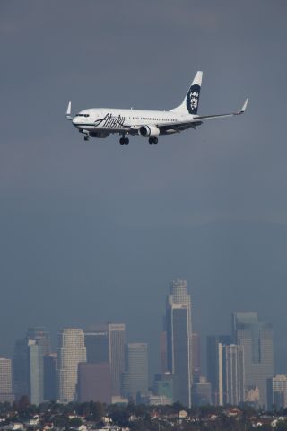 Boeing 737-800 (N527AS)