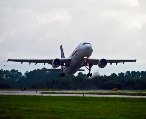 Airbus A300F4-600 (N676FE)