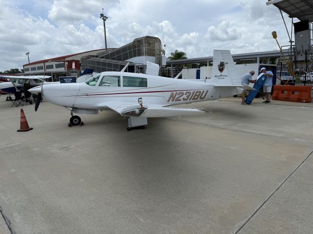 Mooney M-20 Turbo (N231BU)