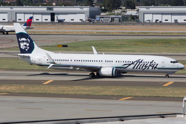 Boeing 737-900 (N413AS)