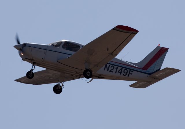 Piper Cherokee (N2149F) - Departure RW08 at DXR