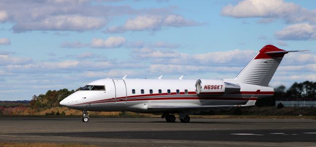 Canadair Challenger (N696KT) - Taxiing to parking is this 1999 Bombardier Challenger 604 in the Autumn of 2021.