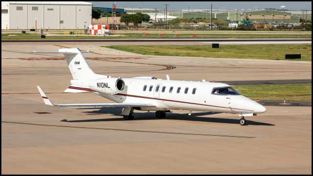 Learjet 45 (N10NL) - Lear Jet 45 taxiing to the FBO.