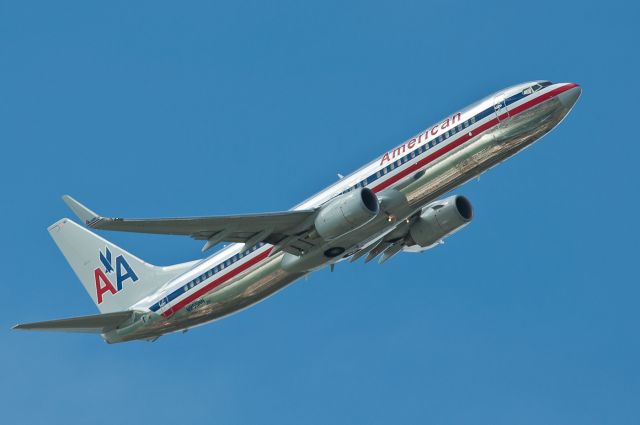 Boeing 737-800 (N855NN) - tncm