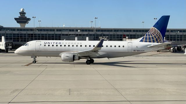 Embraer 175 (N86324)