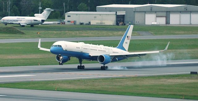 Boeing 757-200 (N9005) - Part of the POTUS entourage arriving in Ottawa