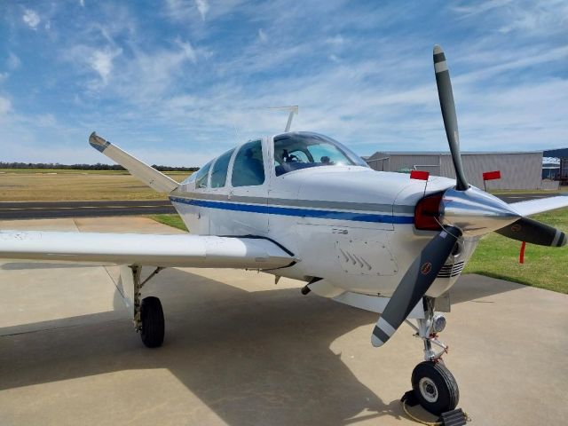 Beechcraft 35 Bonanza (VH-ILY)