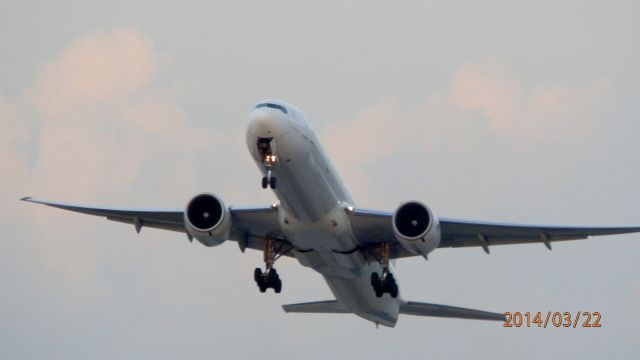 BOEING 777-300ER (F-GZNJ)