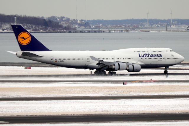 Boeing 747-400 (D-ABTL) - LH 422 from Frankfurt braking on 22L