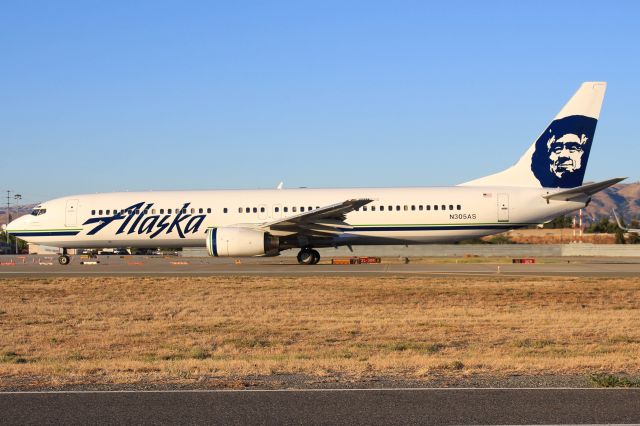 Boeing 737-900 (N305AS)