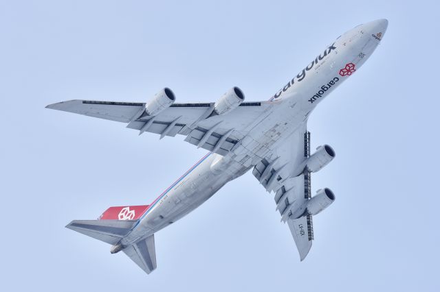 BOEING 747-8 (LX-VCK) - Cargolux Boeing 747-8R7(F) departing YYC on Feb 12.