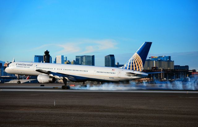 BOEING 757-300 (N57863) - Continental Airlines Boeing 757-33N N57863 (cn 32587/980)  Las Vegas - McCarran International (LAS / KLAS) USA - Nevada, January 24, 2010 Photo: Tomas Del Coro