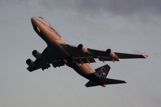 Boeing 747-400 (D-ABVM)