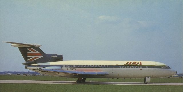 Hawker Siddeley Trident (G-ARPW) - scanned from postcardbr /BEA