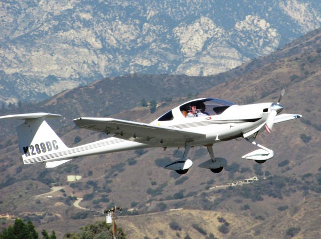 Diamond DA-20 (N289DC) - Taking off RWY 8R