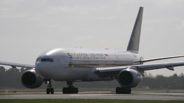 Boeing 777-200 (9V-SVC)