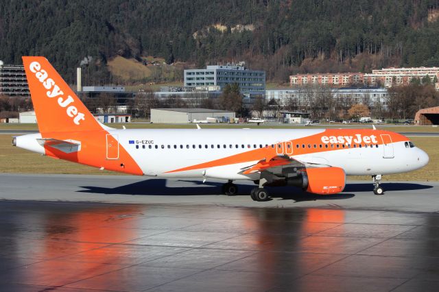 Airbus A320 (G-EZUC)