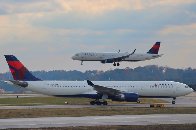 Airbus A330-300 (N822NW)