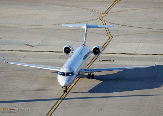 Canadair Regional Jet CRJ-900 (N242LR)