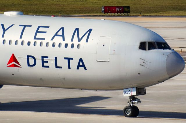 BOEING 767-400 (N844MH) - N844MH (SkyTeam Livery) pulling into Gate E34 at Tampa International from Hartsfield-Jackson (ATL) as DAL1500br /br /• Delivered to Delta Air Lines - March 2002br /• 40 Delta One / 28 Comfort+ / 178 Main Cabinbr /• Pulled from storage at BHM (12/18/2020)