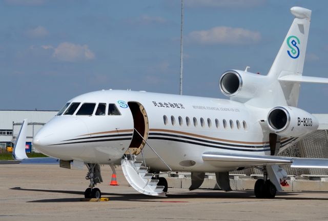 Dassault Falcon 900 (B-8208)