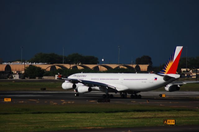 Airbus A340-300 (RP-C3432)