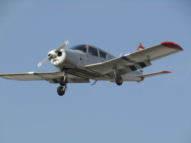 Piper Cherokee (N4486J) - Landing RWY 24