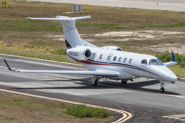 Embraer Phenom 300 (N302AZ)