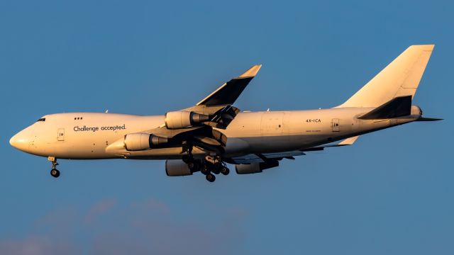 Boeing 747-400 (4X-ICA)