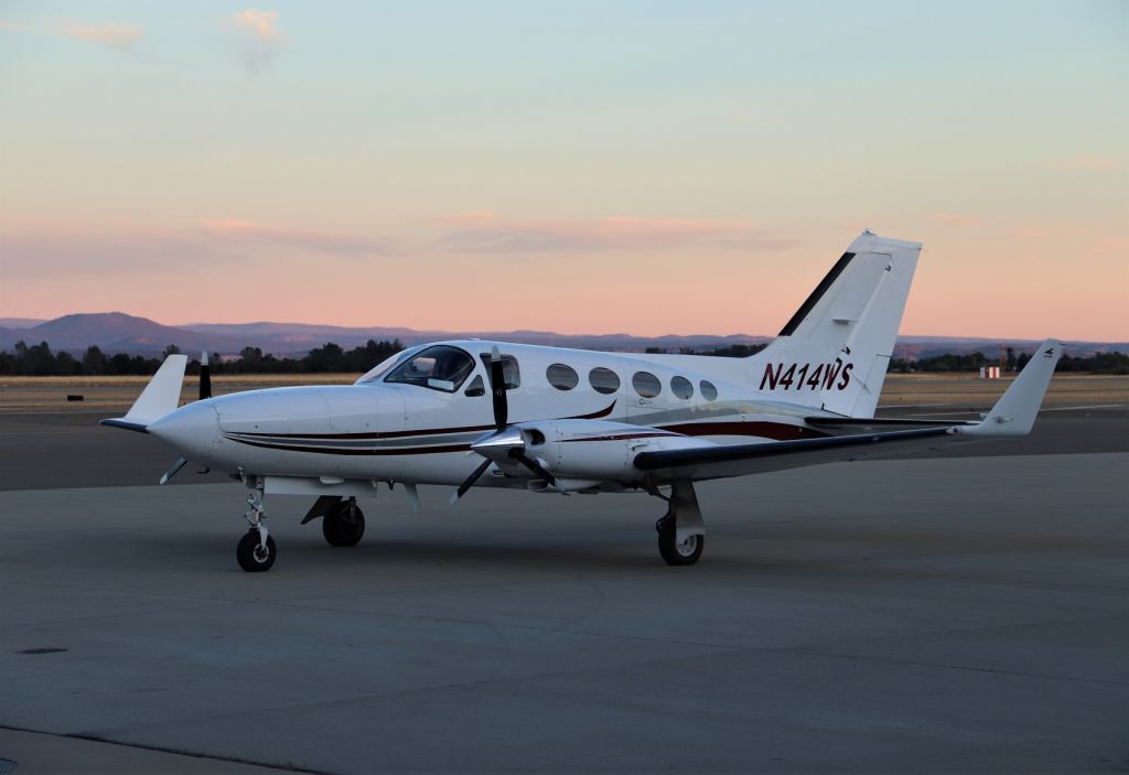 Cessna Chancellor (N414WS) - KRDD - 9/24/2019 late evening at Redding - yes, I did notice there are no chocks on the wheels...