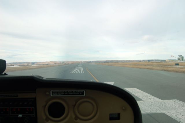 Cessna Skyhawk (C-GJKC) - Departing runway 34