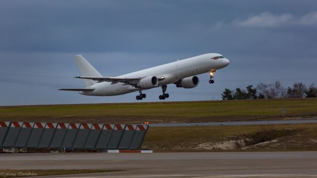 Boeing 757-200 (VP-BHM)