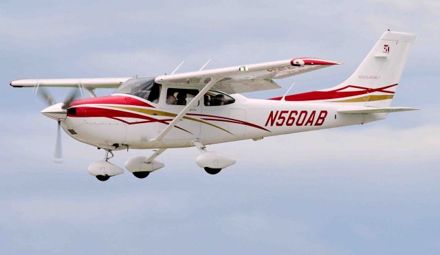 Cessna Skylane (N560AB)