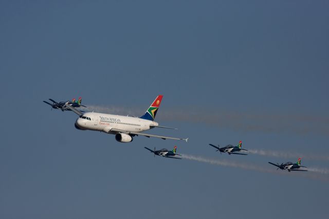 Airbus A319 — - SAA Airbus A319 Formation with SAAF (South African Air Force) display team, The Silver Falcons.