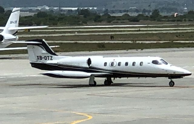 Learjet 35 (XB-OTZ)