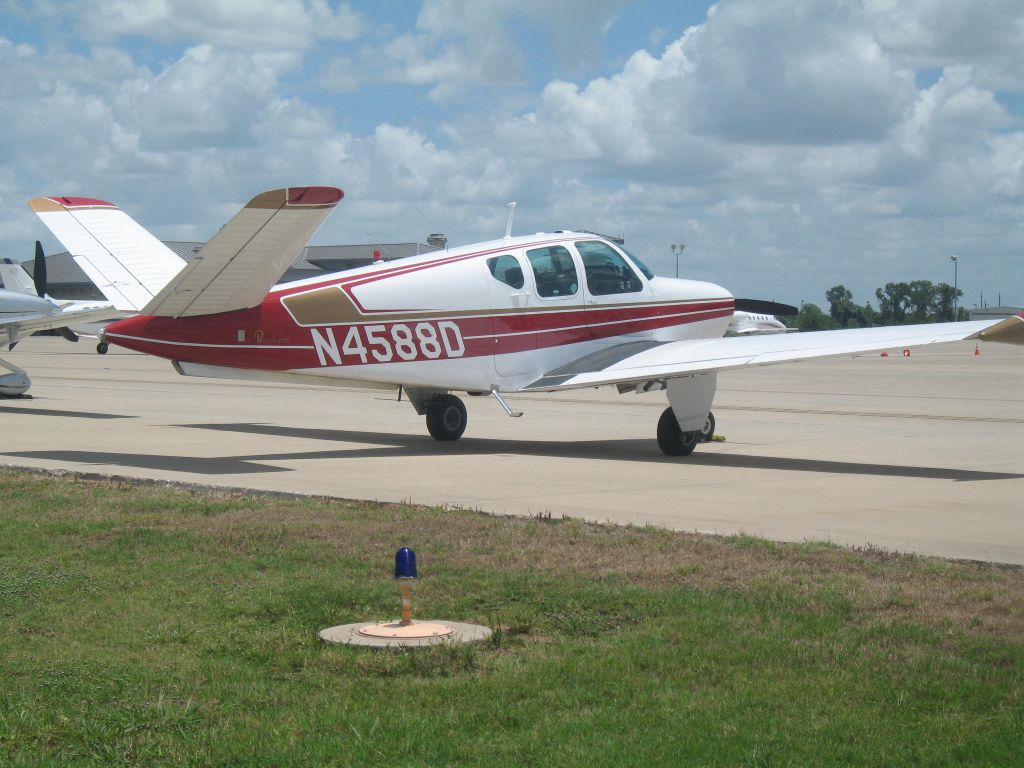 Beechcraft 35 Bonanza (N4588D)